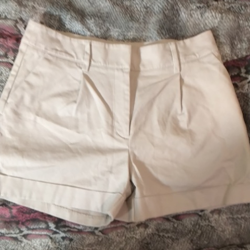 H&M Cream Bermuda Shorts Tailored Design Structured Fabric